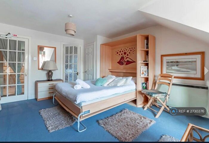 1 Bedroom Flat To Rent In Rose Street, Edinburgh, EH2