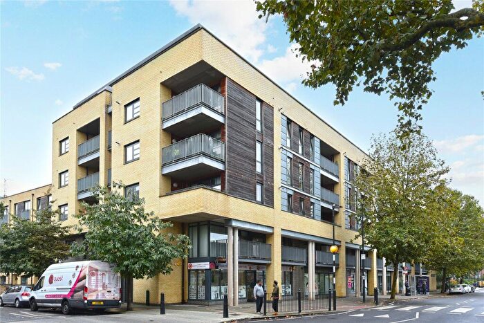 2 Bedroom Flat For Sale In Fawe Street, London, E14