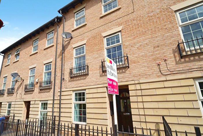 4 Bedroom Town House For Sale In Heathfields, Barnsley, S70