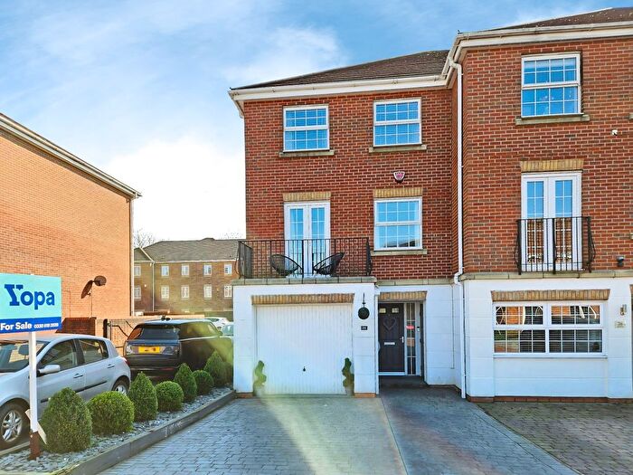 4 Bedroom End Terrace House For Sale In Royal Way, Baddeley Green, Stoke-On-Trent, ST2