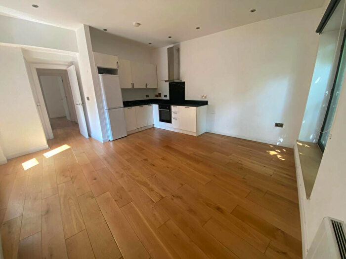2 Bedroom Flat To Rent In Two Bedroom Flat - Dispensary Lane, Hackney, E8