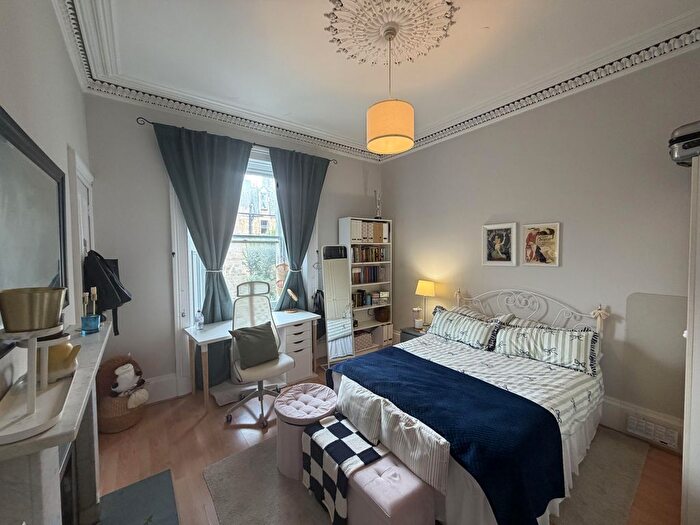 2 Bedroom Flat To Rent In / Marchmont Crescent, Edinburgh, EH9