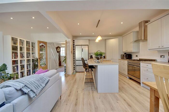 5 Bedroom Detached House For Sale In Brecon Avenue, Portsmouth, PO6