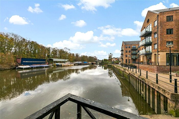 1 Bedroom Flat For Sale In Swan Court, Swan Street, Isleworth, TW7