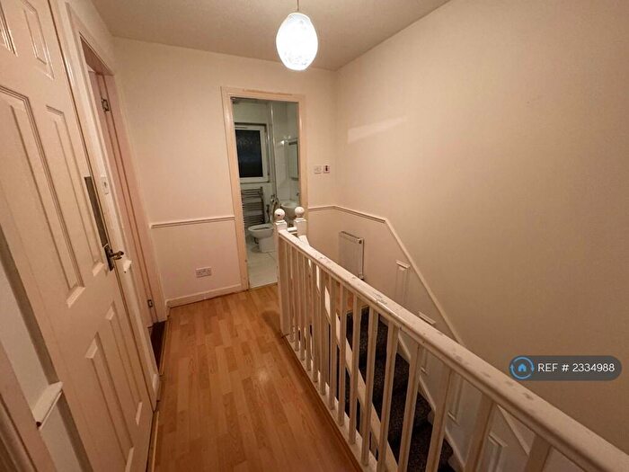 3 Bedroom Semi-Detached House To Rent In Glen Dewar Place, Glasgow, G53