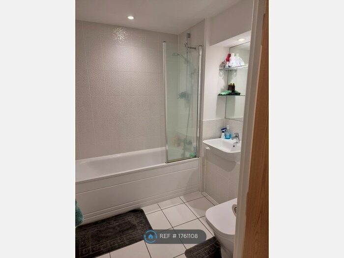 2 Bedroom Flat To Rent In Centenary Plaza, Southampton, SO19