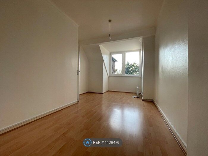 1 Bedroom Flat To Rent In Crescent Rise, Luton, LU2