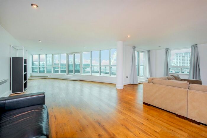 3 Bedroom Flat To Rent In Drake House, St George Wharf, Vauxhall, SW8