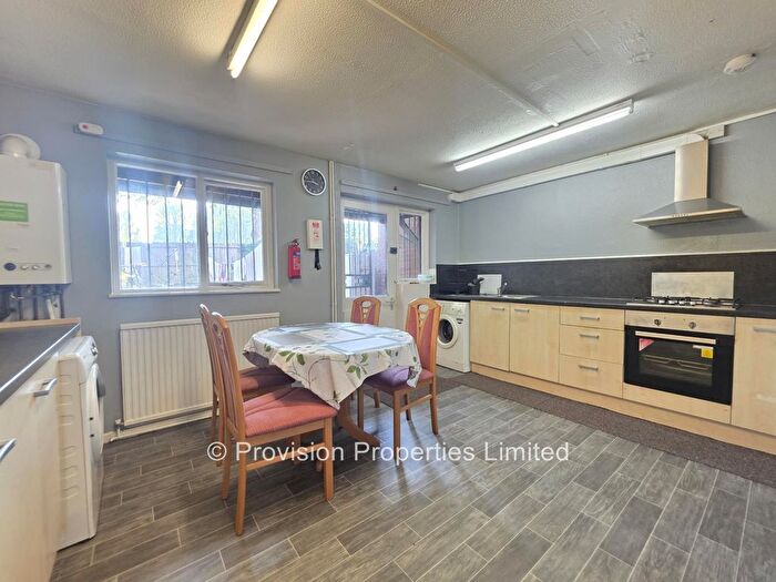 4 Bedroom Town House To Rent In Well Close Rise, City Centre, Leeds, LS7