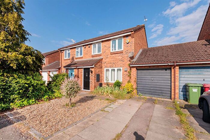 3 Bedroom Property For Sale In Pearl Gardens, Slough, SL1