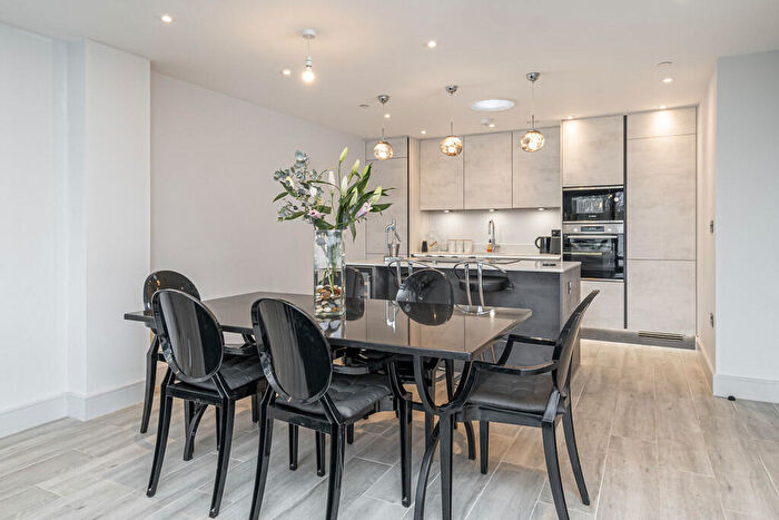 2 Bedroom Apartment For Sale In Tottenham Lane, Crouch End, N8