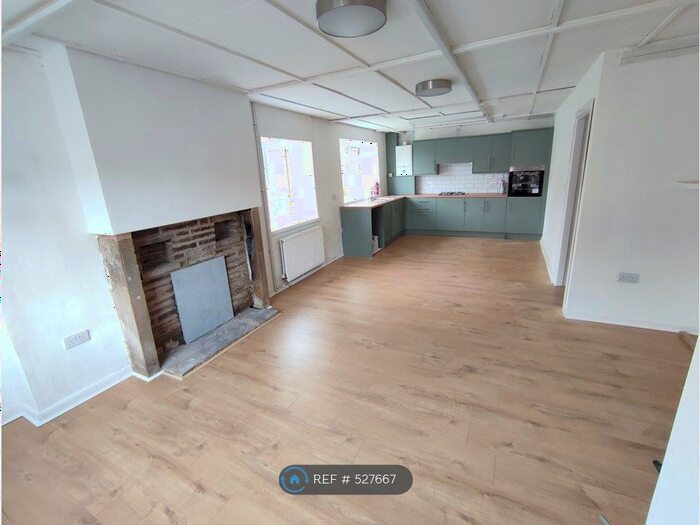 2 Bedroom Flat To Rent In Calverley, Pudsey, LS28