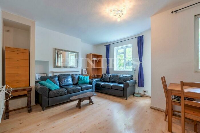 2 Bedroom Flat To Rent In Canonbury Park South, London, N1