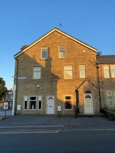1 Bedroom Flat To Rent In Avondale Road, Shipley, BD18