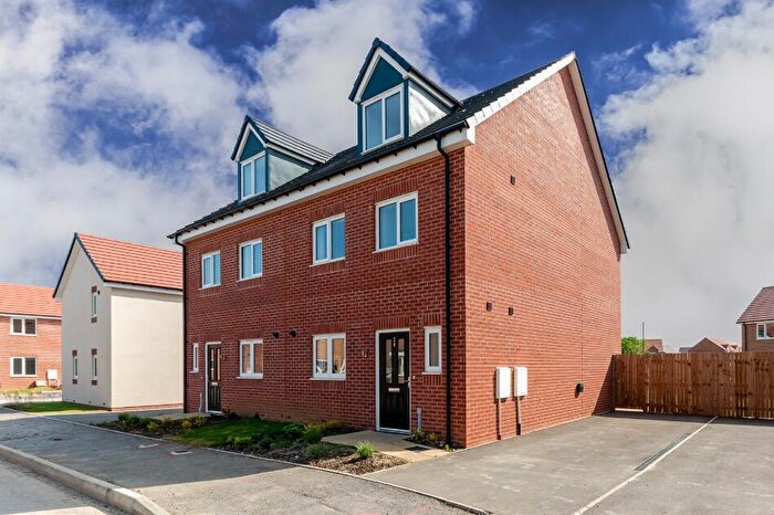4 Bedroom Semi Detached House For Sale In Tiger Grove, Scartho Top, Grimsby, DN33