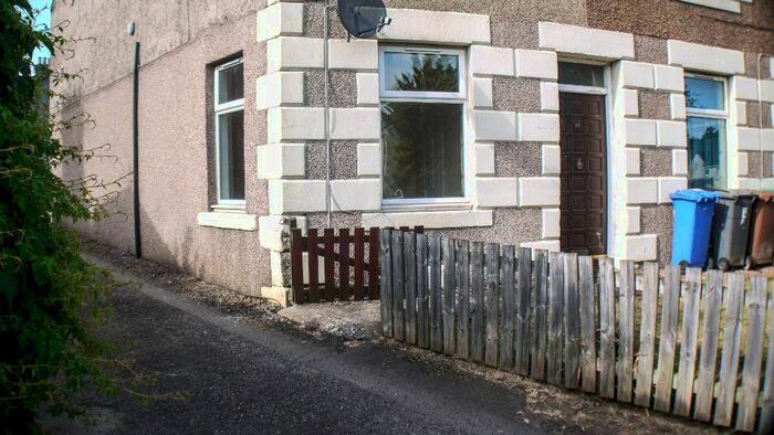 2 Bedroom Flat To Rent In Glenlyon Place, Leven, KY8