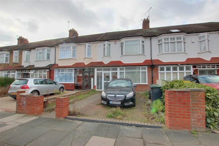 3 Bedroom Property To Rent In Dorchester Avenue, London, N13