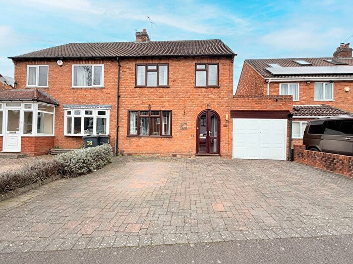 3 Bedroom Semi Detached House For Sale In Links Road, Birmingham, B14