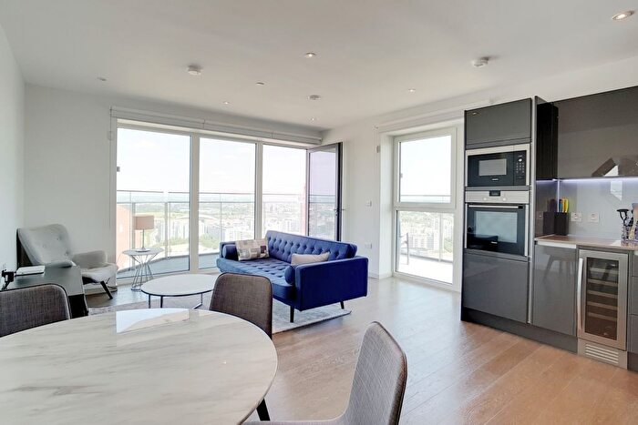 2 Bedroom Flat To Rent In Glasshouse Gardens, London, E20