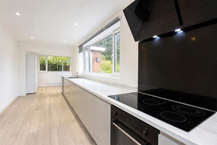 5 Bedroom House To Rent In Weoley Park Road, Birmingham, B29