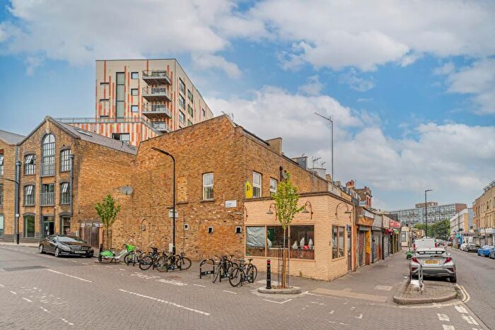 3 Bedroom Flat To Rent In Well Street, Hackney, E9