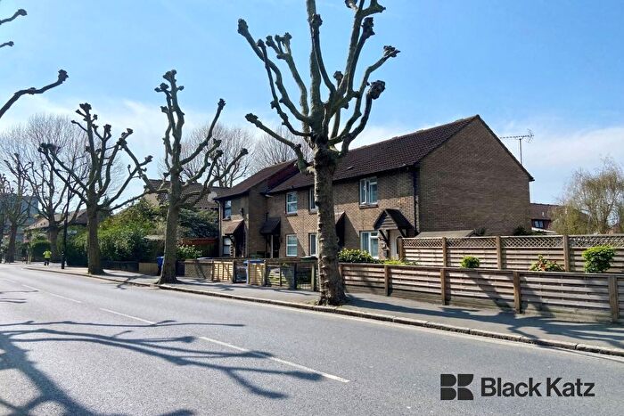 1 Bedroom Terraced House To Rent In St. James's Road, London, SE1