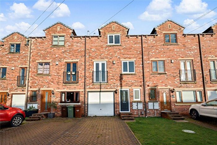 3 Bedroom Town House To Rent In Beaumont Street, Stanley, Wakefield, West Yorkshire, WF3