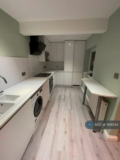 2 Bedroom Flat To Rent In Warrenne Keep, Stamford, PE9