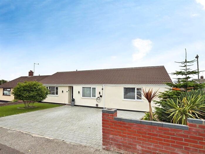 3 Bedroom Semi-Detached Bungalow For Sale In Pound Farm Drive, Oulton Broad, Lowestoft, Suffolk, NR32