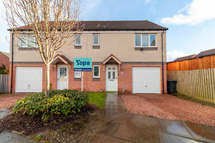 3 Bedroom Semi Detached House For Sale In St. Michaels Yard, Dundee, DD4