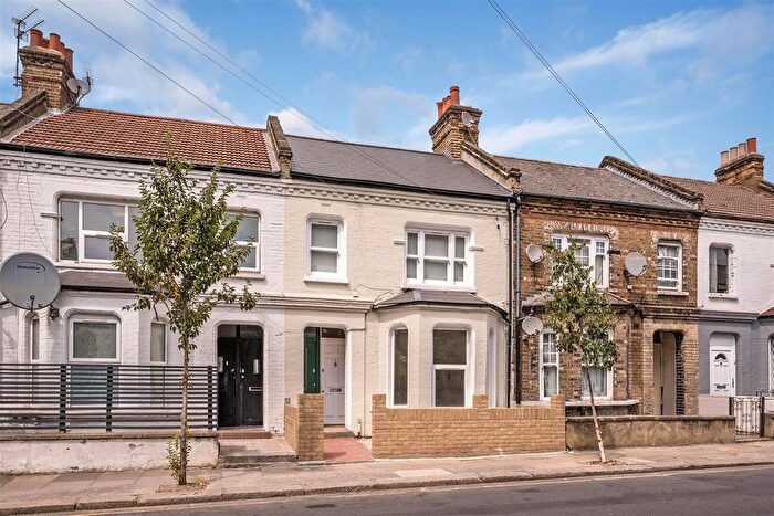 2 Bedroom Maisonette For Sale In Kilburn Lane, Queens Park, W10