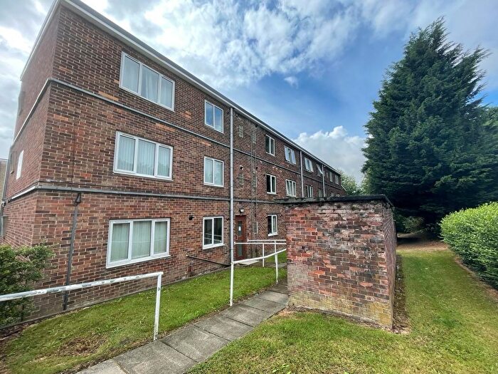 2 Bedroom Flat For Sale In York Crescent, Bingley, West Yorkshire, BD16