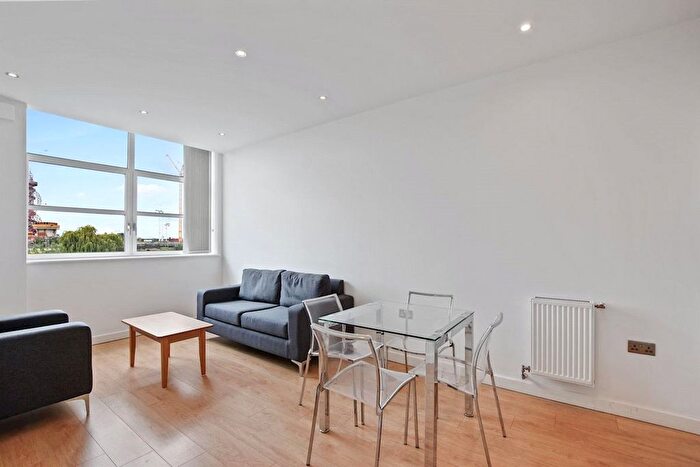 2 Bedroom Flat To Rent In High Street, London, E15