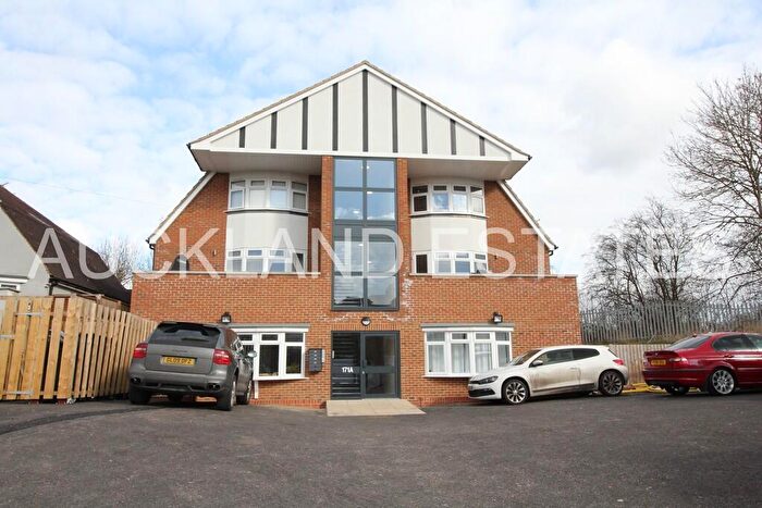 2 Bedroom Apartment To Rent In Mutton Lane, Potters Bar, EN6