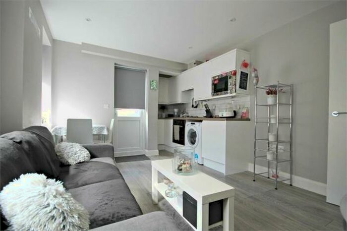 1 Bedroom Flat To Rent In High Road, Willesden Green, NW10