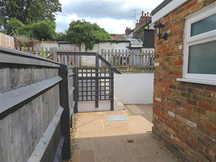 2 Bedroom Cottage To Rent In Western Road, Tring, HP23