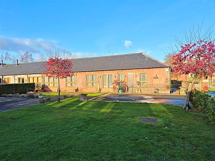 2 Bedroom Coach House For Sale In Kingsland, Leominster, Herefordshire, HR6