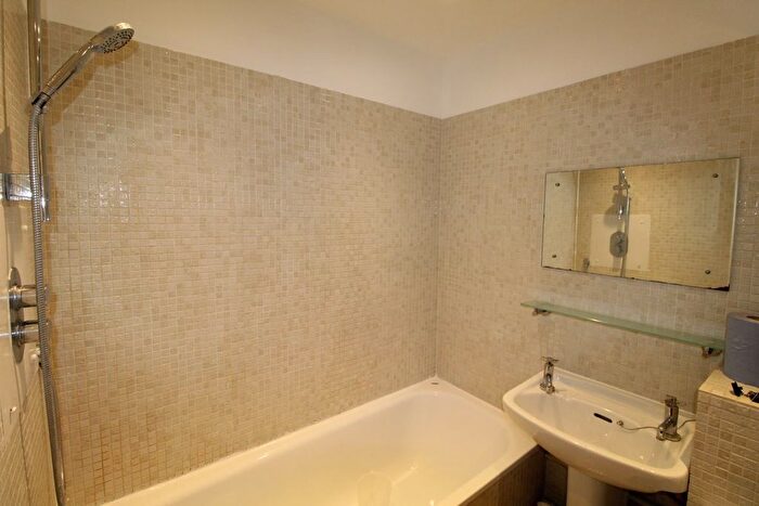 1 Bedroom Flat For Sale In Cleveland Grove, London, E1