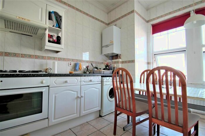 1 Bedroom Flat To Rent In Tooting Bec Road, Tooting Bec, London, SW17