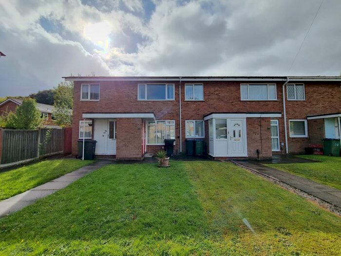 2 Bedroom Maisonette To Rent In Oakthorpe Gardens, Tividale, Oldbury, B69