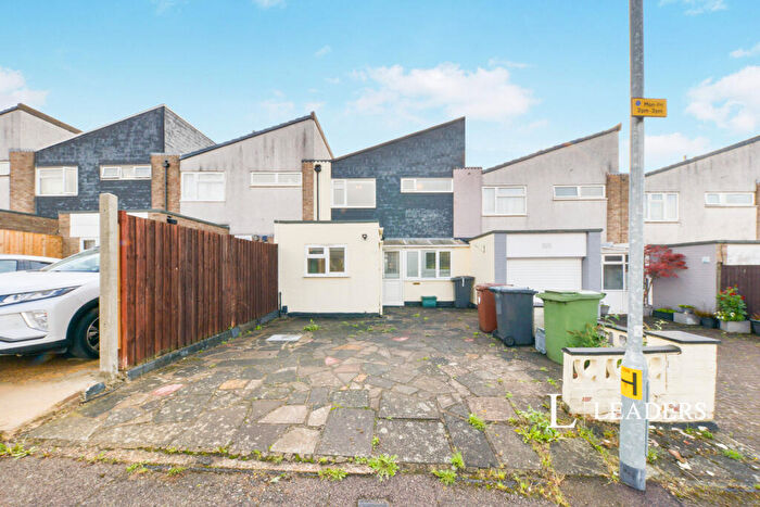 4 Bedroom House To Rent In Hyde Avenue, EN6