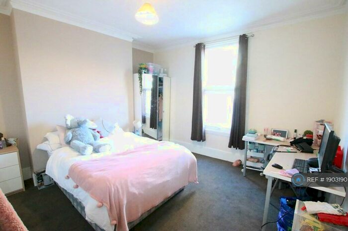 6 Bedroom Terraced House To Rent In Watlington Street, Reading, RG1