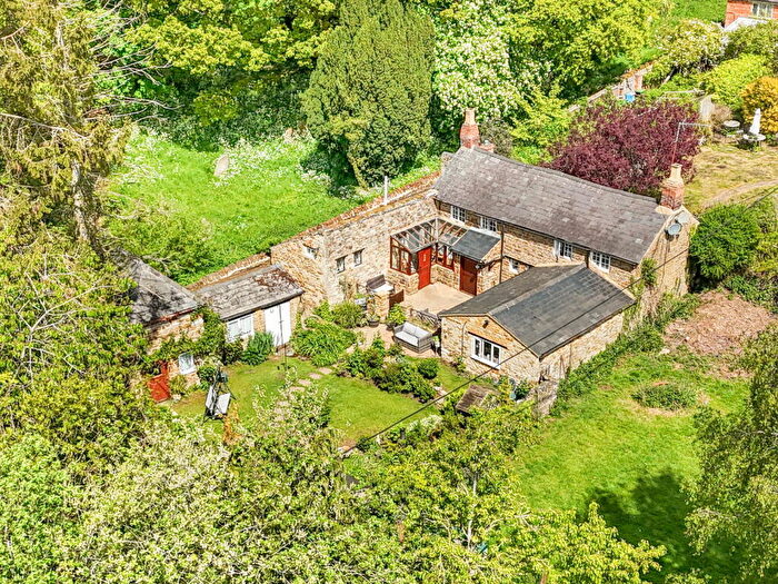 3 Bedroom Cottage For Sale In Byfield, Northamptonshire, NN11