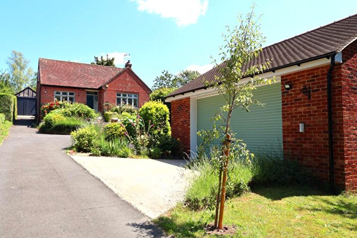 4 Bedroom Chalet For Sale In Havant Road, Horndean, PO8