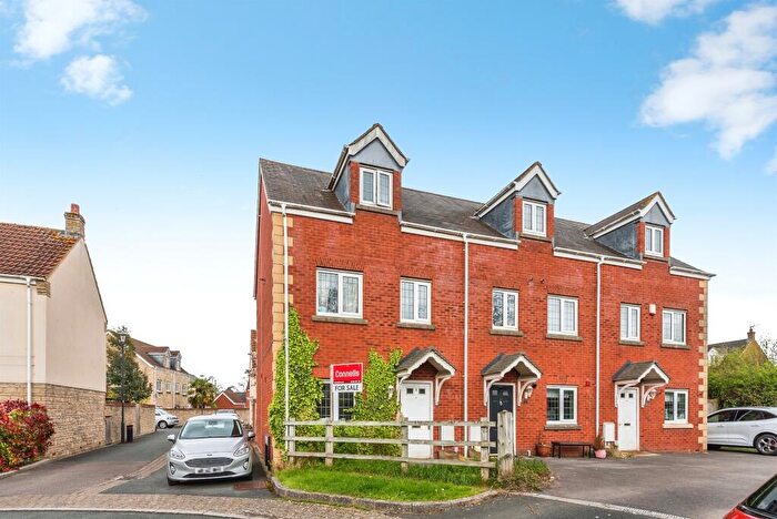 3 Bedroom End Of Terrace House For Sale In Filsham Road, Swindon, SN25