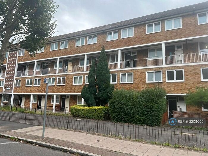 3 Bedroom Flat To Rent In Plough Way, London, SE16