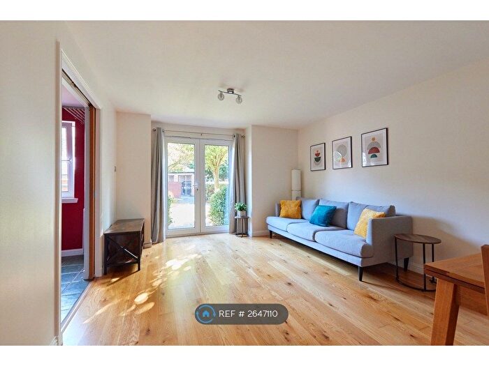 2 Bedroom Flat To Rent In Tytler Court, Edinburgh, EH8