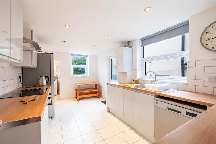 4 Bedroom Private Halls To Rent In Bridge Road, Lancaster, LA1