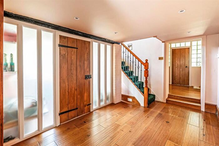 6 Bedroom Detached House For Sale In The Old Street, Fetcham, KT22