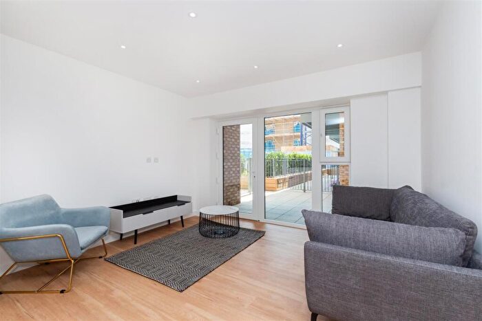 2 Bedroom Flat To Rent In Fermont House, Beaufort Square, Barnet, NW9